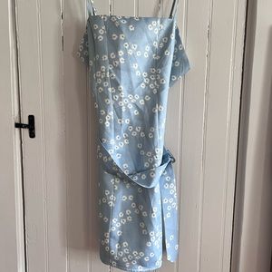 Retro looking floral dress !
